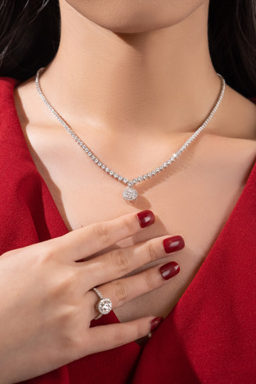 Classic Round Cluster Pendant Necklace