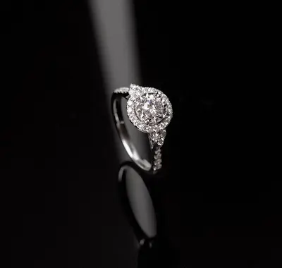 Classic Round Halo with Side Details