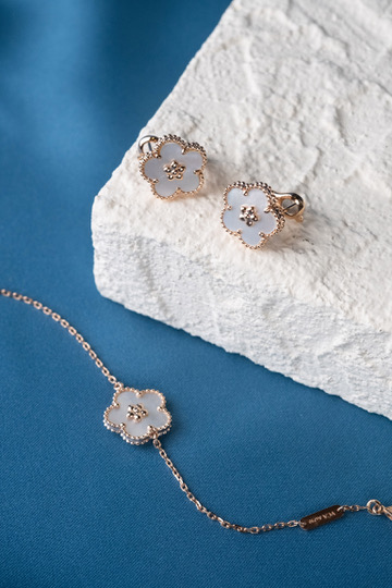 Classic Clover Mother of Pearl Earrings
